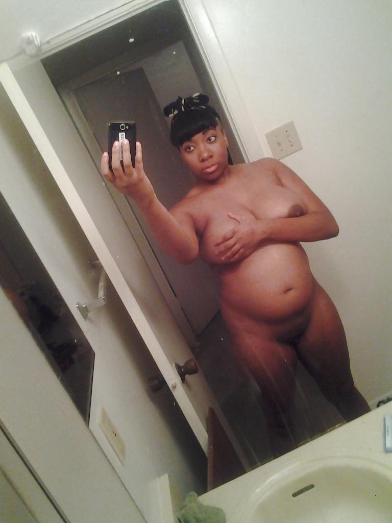 10P Penni has a voluptuous body
