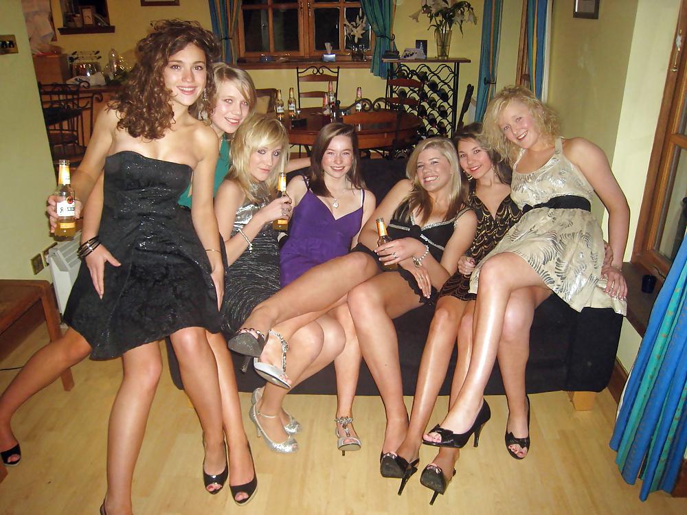 25P Women Dressed to Seduce (NN)