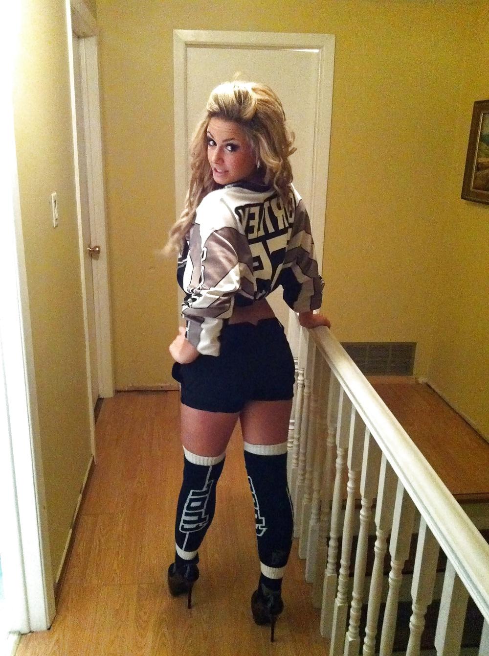 25P Women Dressed to Seduce (NN)