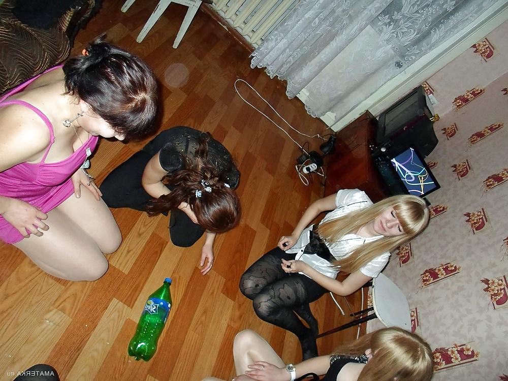 25P Women Dressed to Seduce (NN)