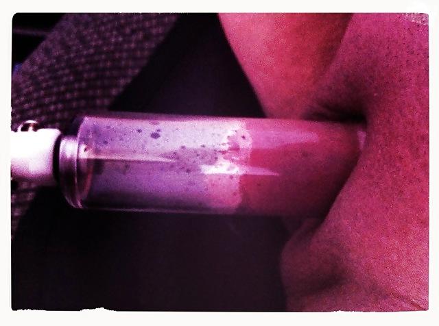 4P Pumping my clit