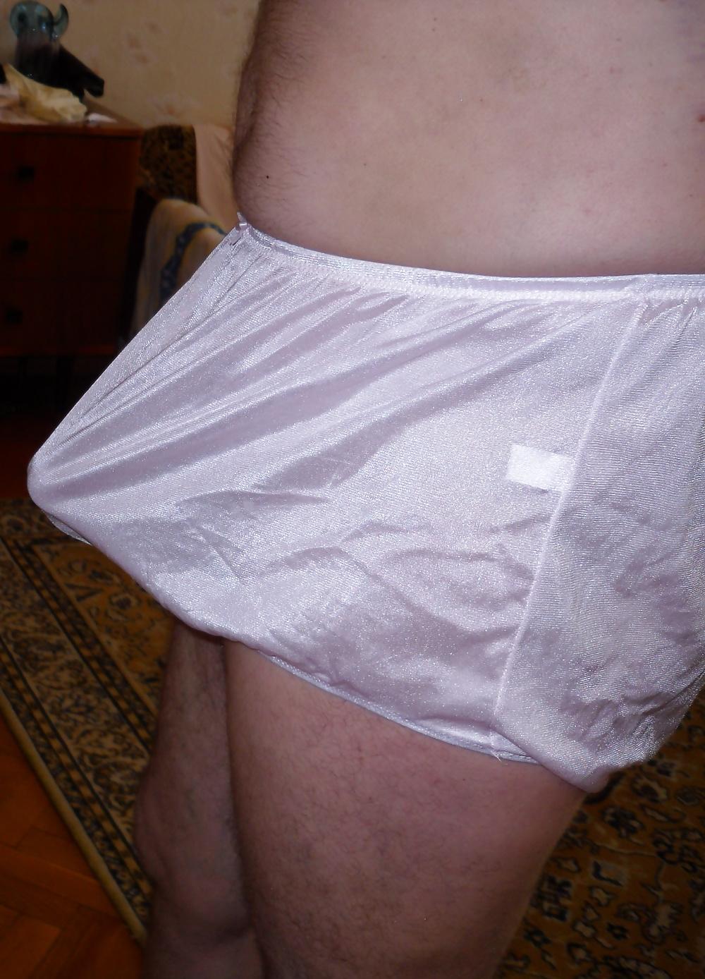25P Pushuna's fucking big butt in riped white pantaloons