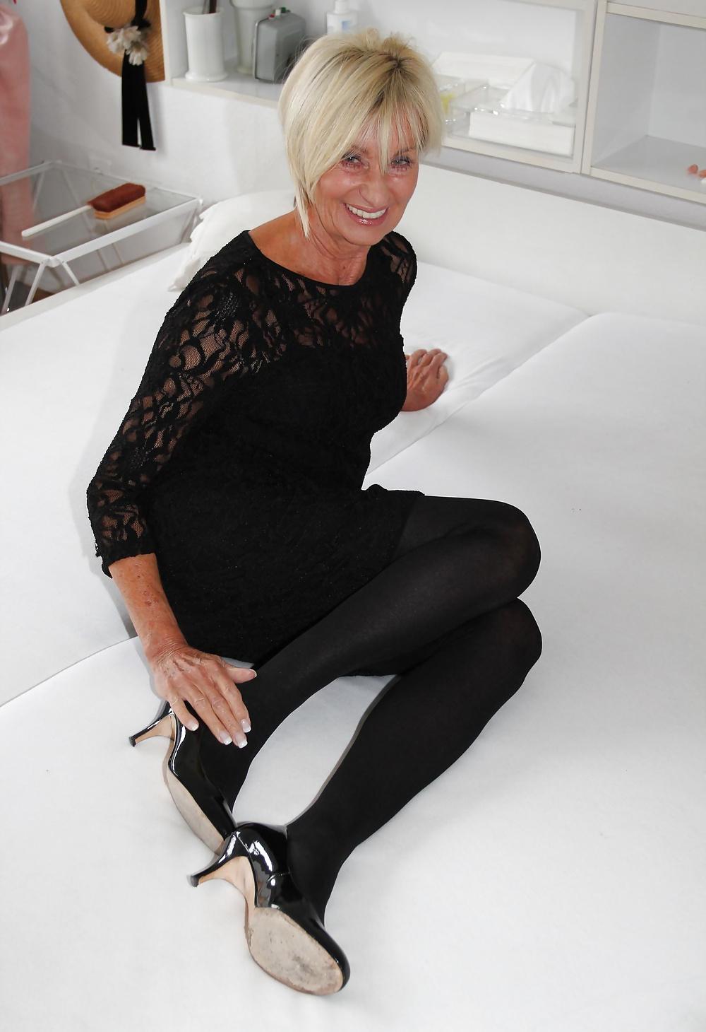 25P Hot granny Franziska, 71 ye