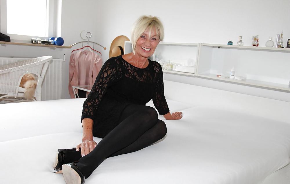 25P Hot granny Franziska, 71 ye