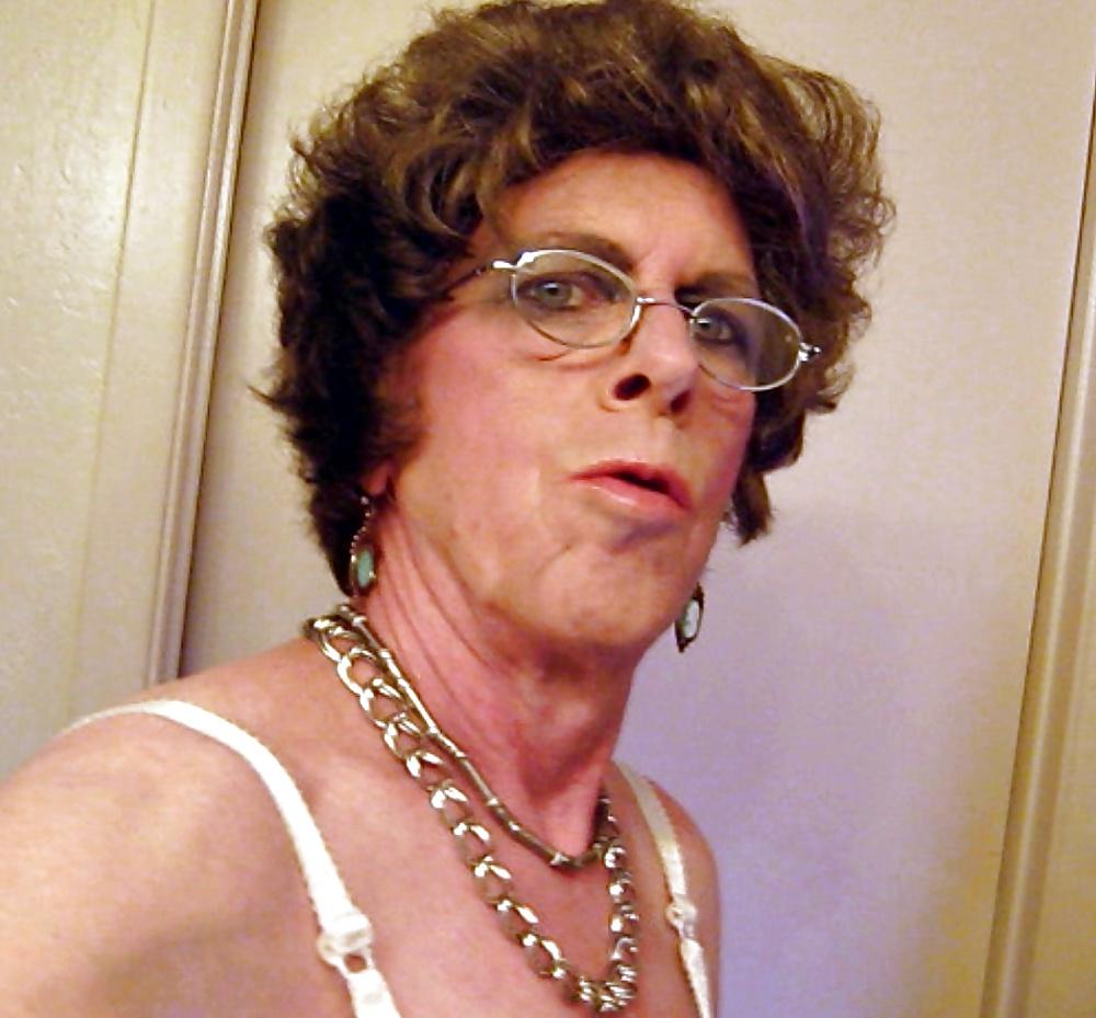 25P JOANNE SLAM - NASTY BRUNETTE GRANNY TRANNY