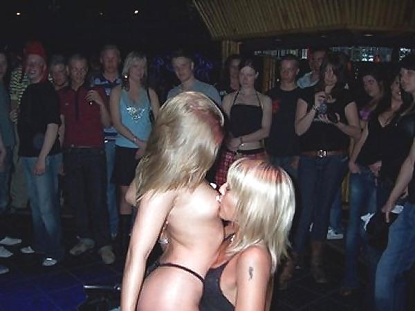 25P Lesbian Lapdances