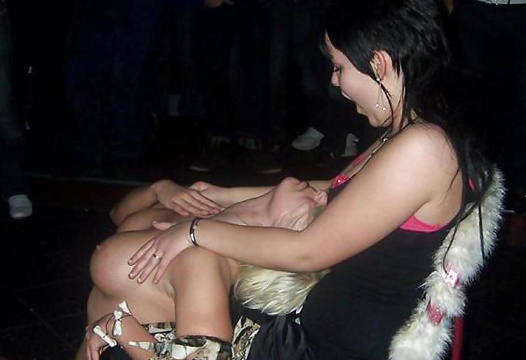 25P Lesbian Lapdances