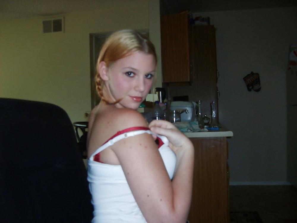 25P Big butt blonde