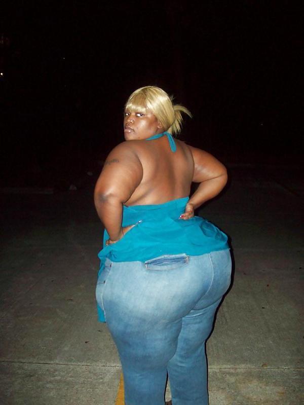 25P Big butt candid 2 