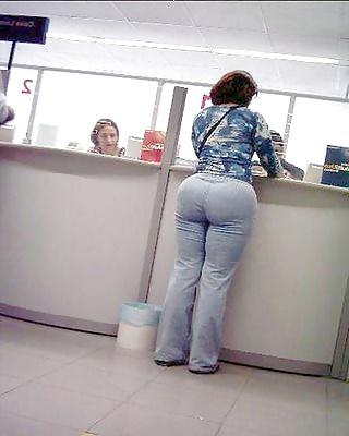 25P Big butt candid 2 