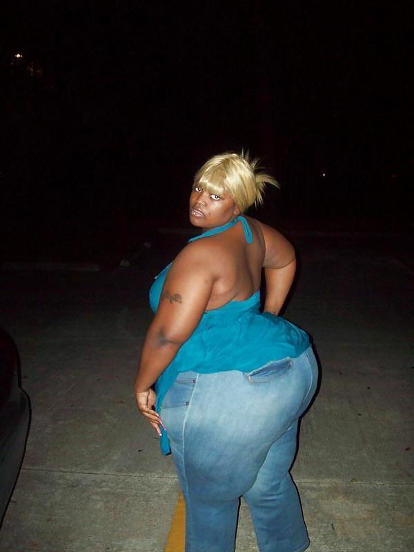 25P Big butt candid 2 