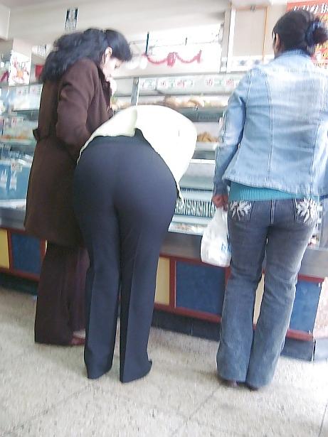 25P Big butt candid 2 