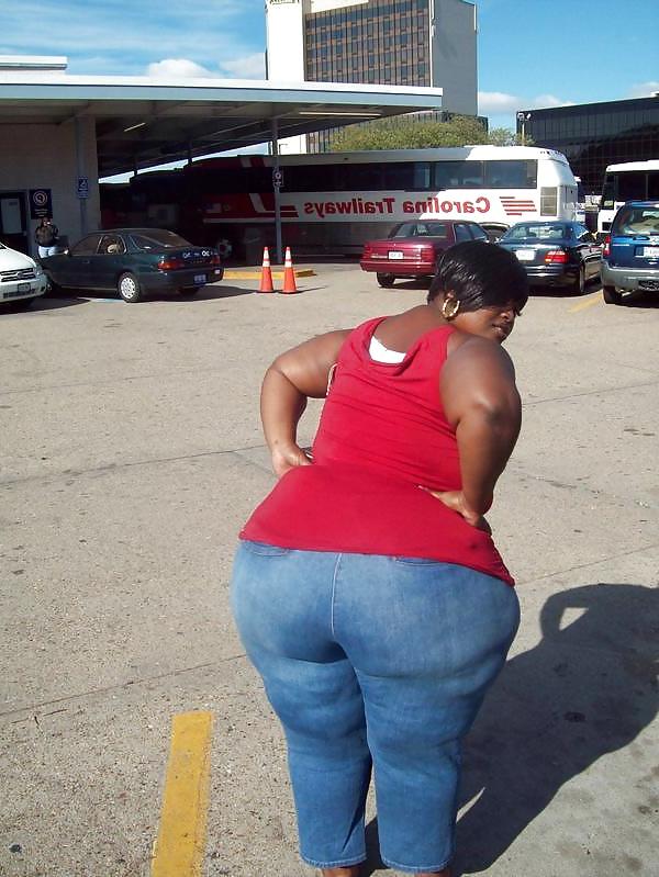 25P Big butt candid 2 