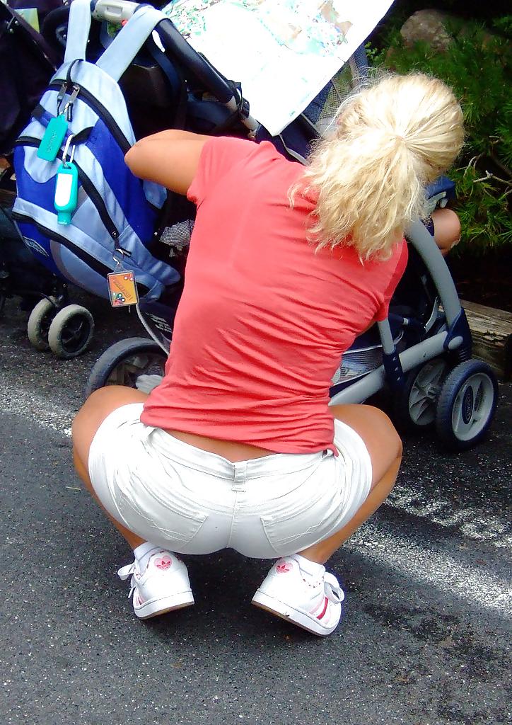 25P Big butt candid 2 