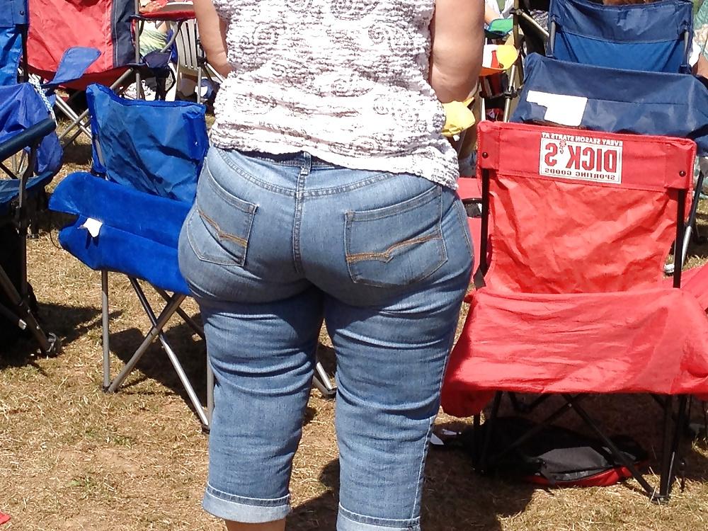 25P Big butt candid 2 