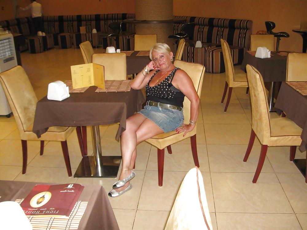25P Sexy Granny Slut