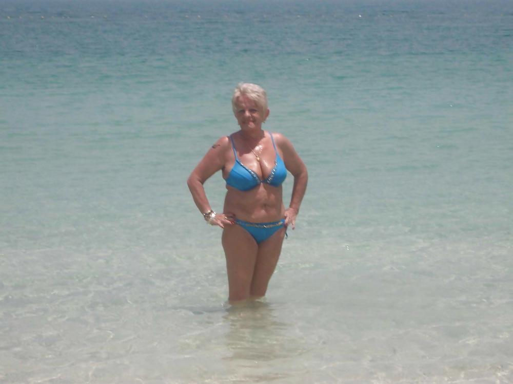 25P Sexy Granny Slut