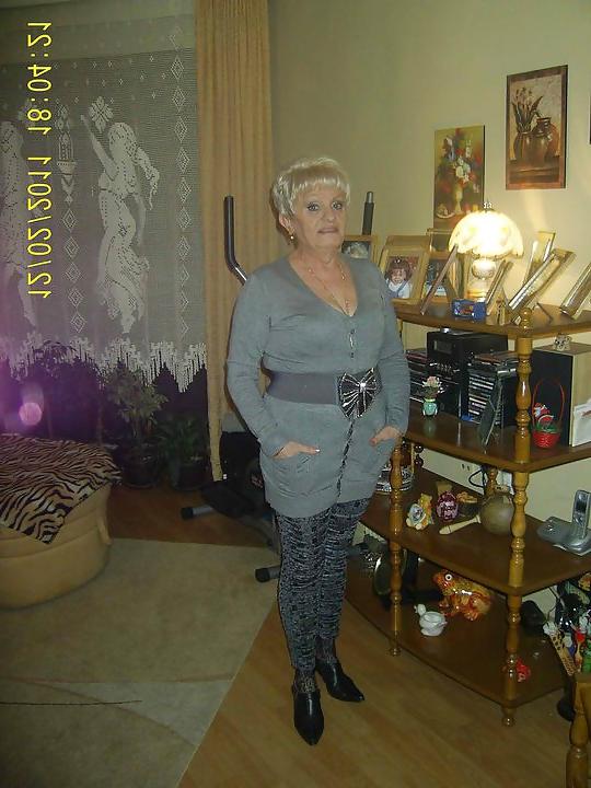 25P Sexy Granny Slut