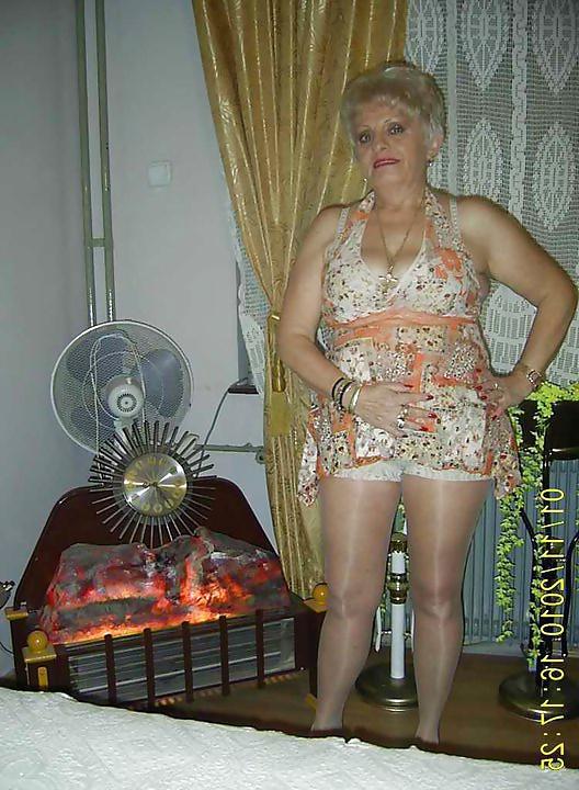 25P Sexy Granny Slut