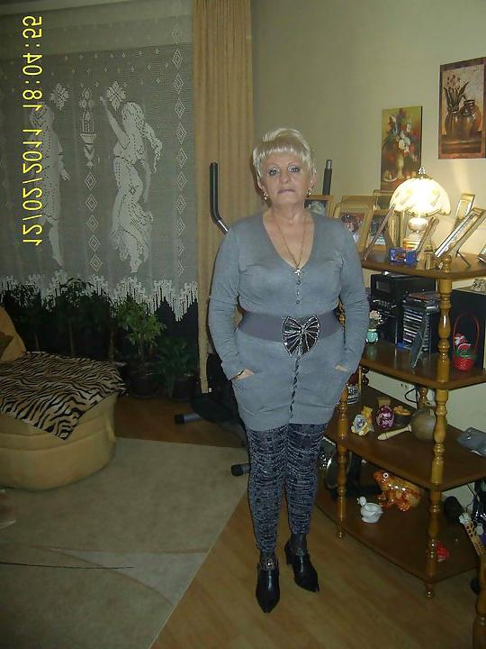 25P Sexy Granny Slut