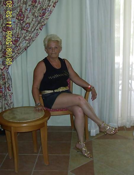 25P Sexy Granny Slut