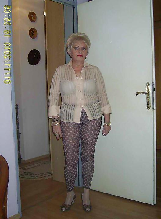 25P Sexy Granny Slut