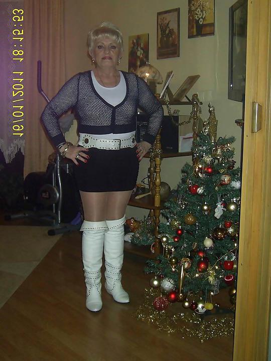 25P Sexy Granny Slut