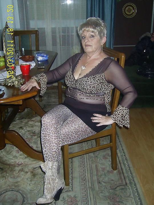 25P Sexy Granny Slut