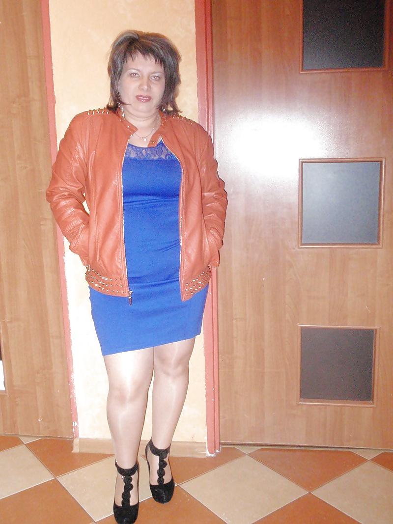14P Mature Pantyhosed Lady