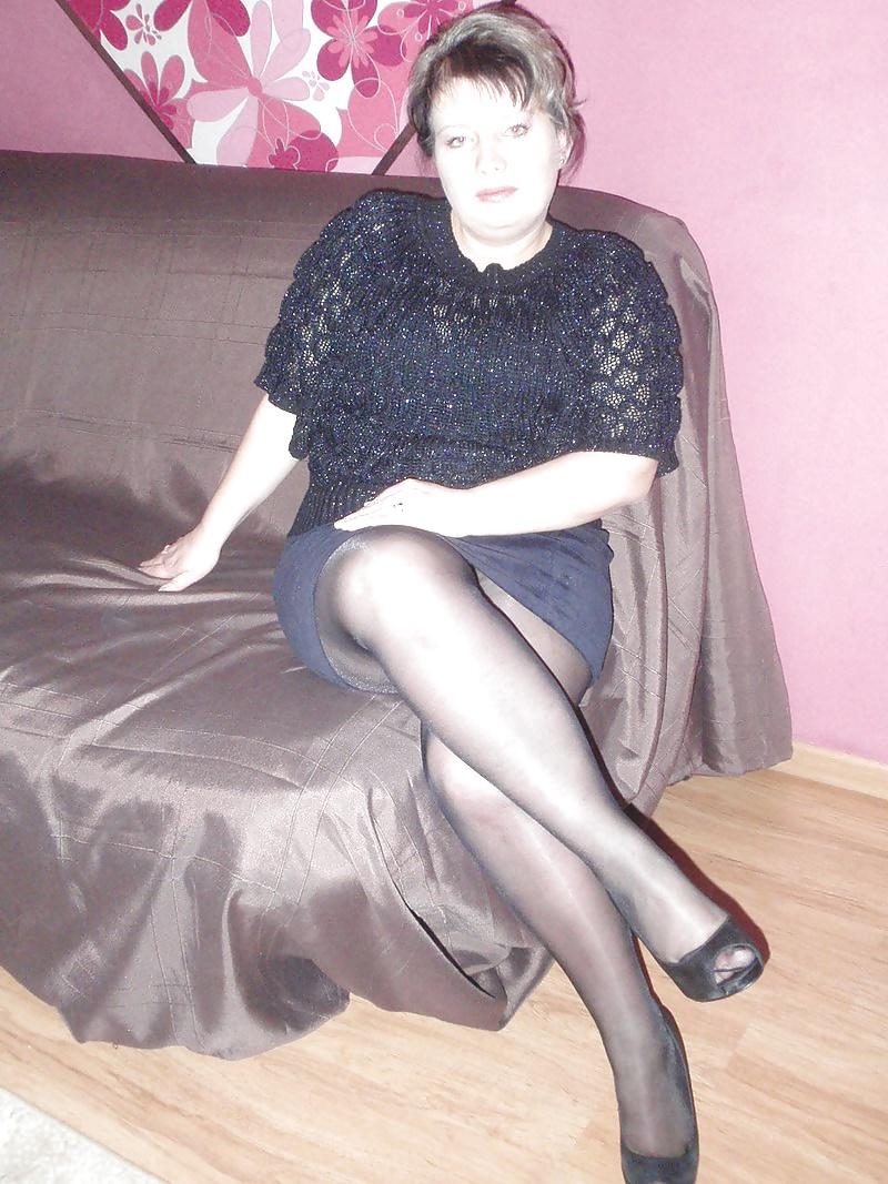 14P Mature Pantyhosed Lady