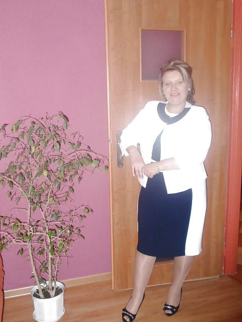 14P Mature Pantyhosed Lady