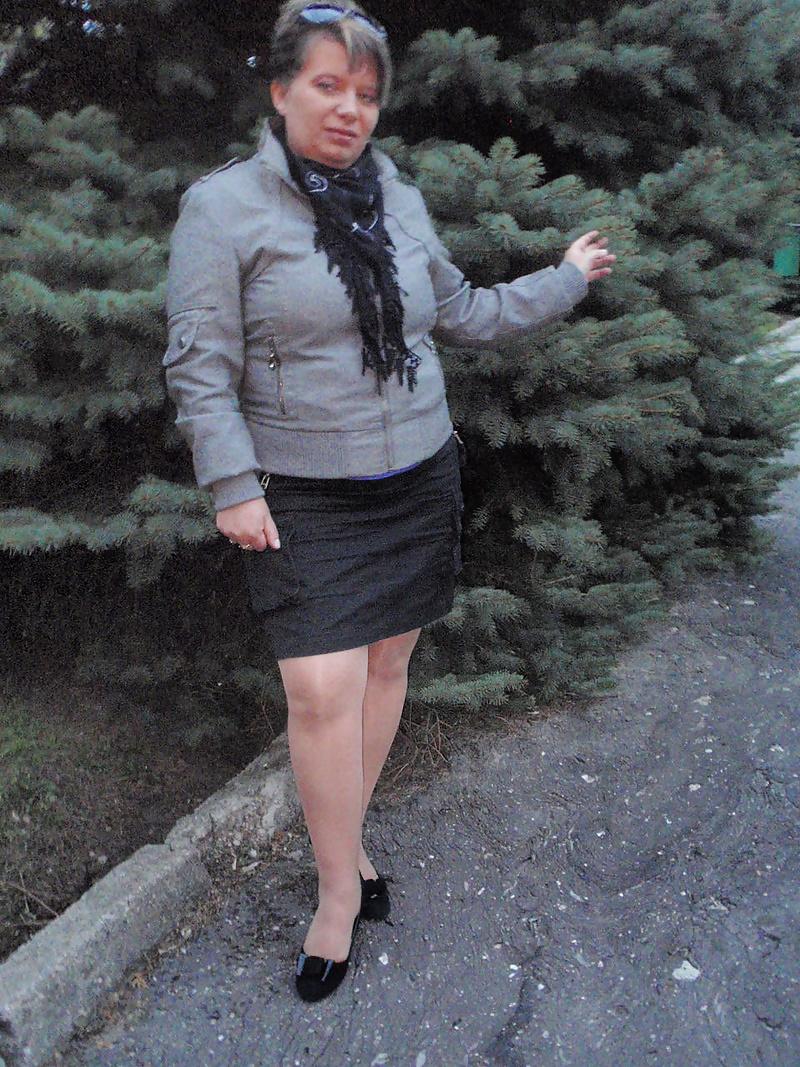 14P Mature Pantyhosed Lady