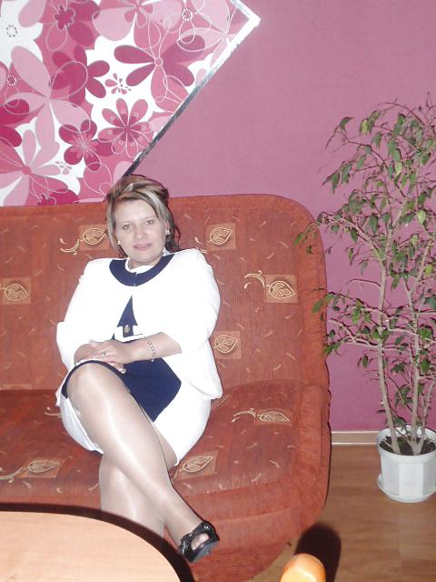 14P Mature Pantyhosed Lady