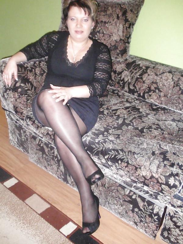 14P Mature Pantyhosed Lady