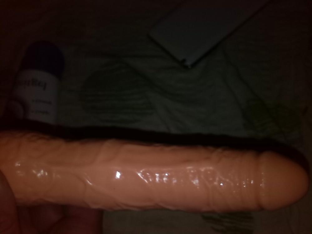 8P Eu cu un vibrator ma joc 