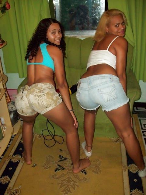 22P Favela Girls p.IV