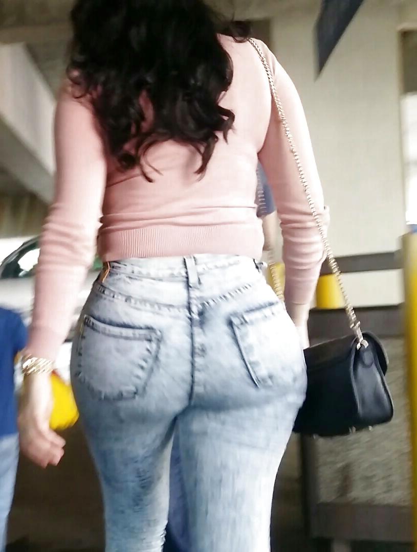 25P Latina Milf Mega Bubblebutts