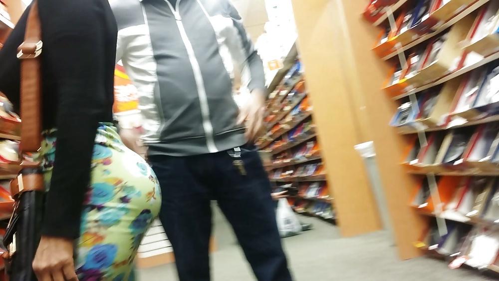 25P Latina Milf Mega Bubblebutts
