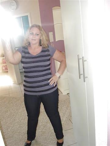 5P Simone 34 Years old Lady from the Neighbourhood...
