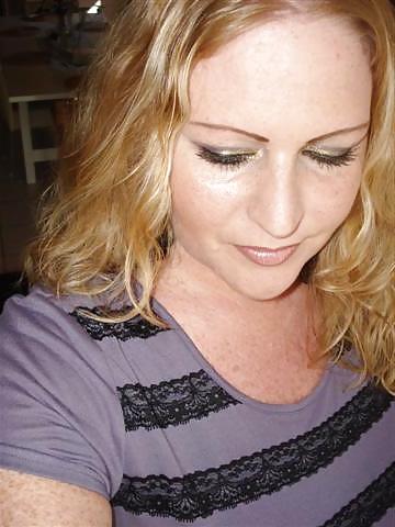 5P Simone 34 Years old Lady from the Neighbourhood...