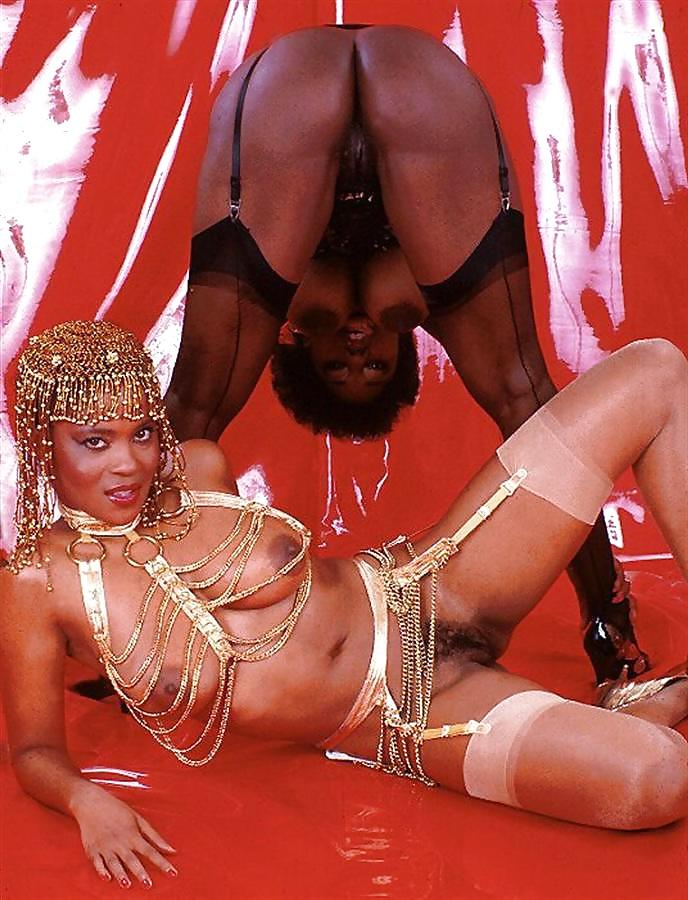 25P Classic Busty Ebony Photo Shoot