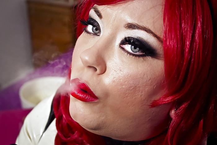 24P Tina Snua Smoking a Eve 120 Cigarette In Latex - Fetish BBW