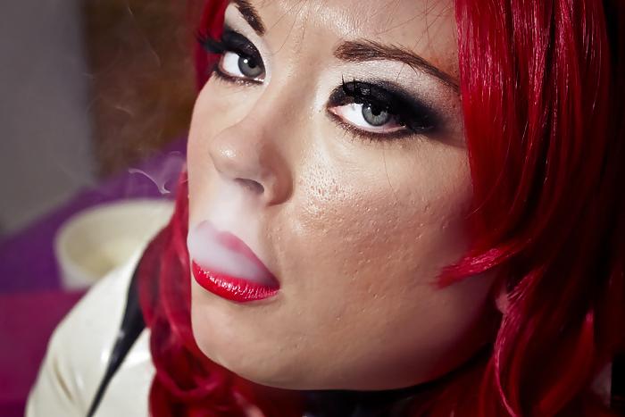 24P Tina Snua Smoking a Eve 120 Cigarette In Latex - Fetish BBW