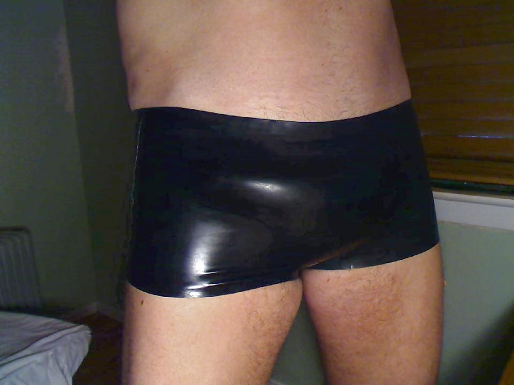 12P Rubber shorts