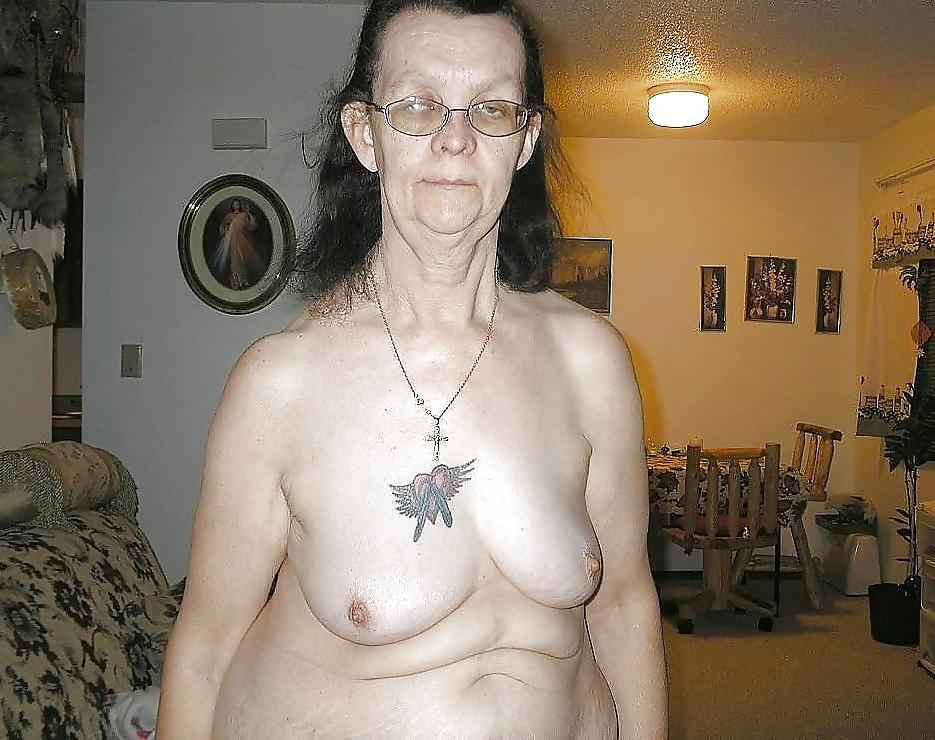 23P Grab a granny 122