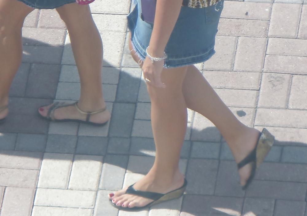 25P Feet voyeur