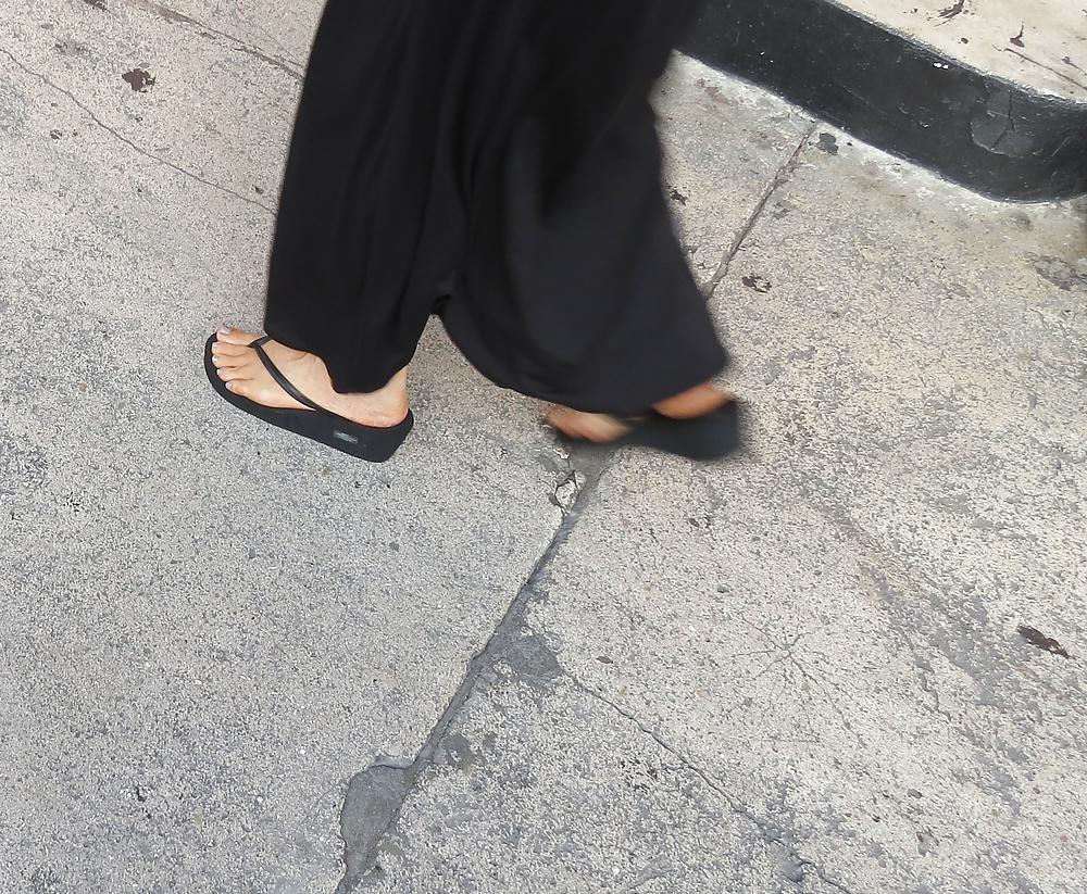 25P Feet voyeur