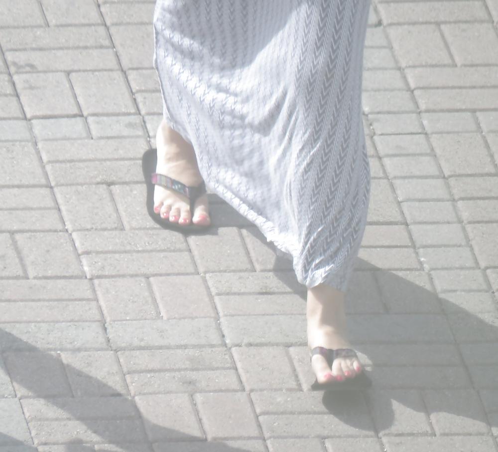 25P Feet voyeur