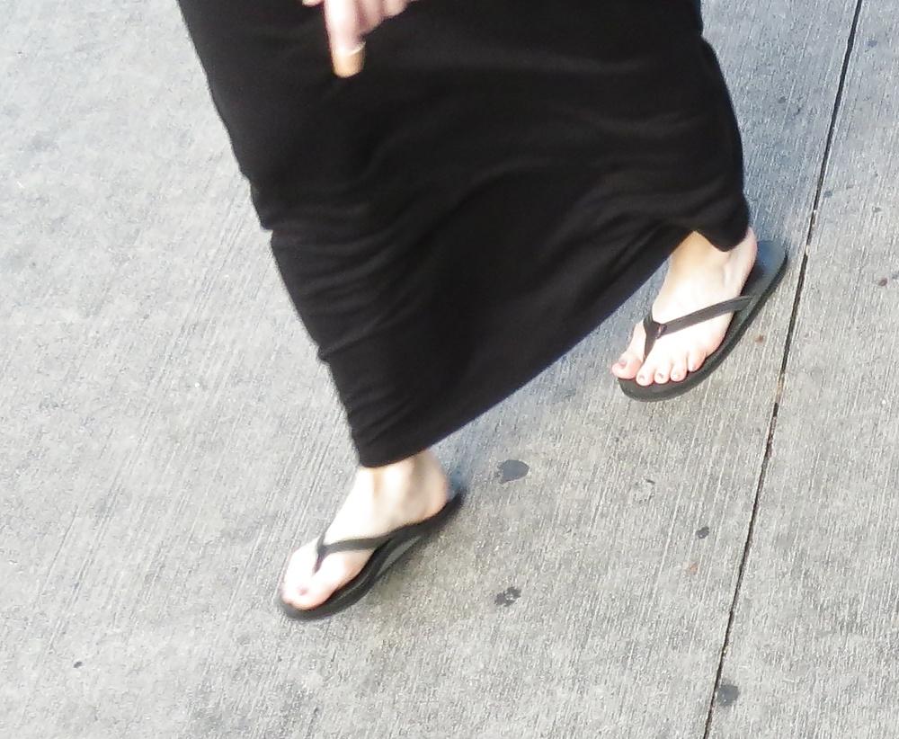 25P Feet voyeur