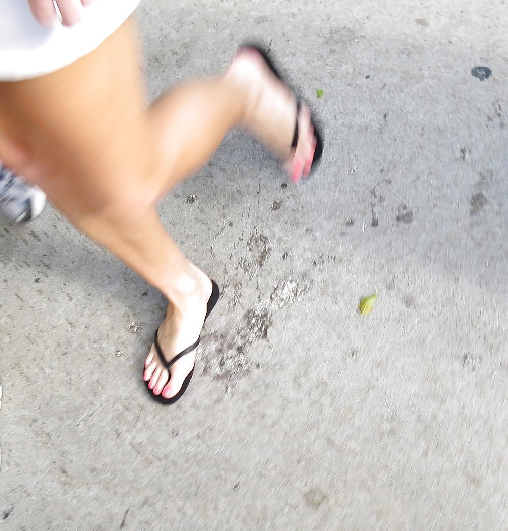 25P Feet voyeur
